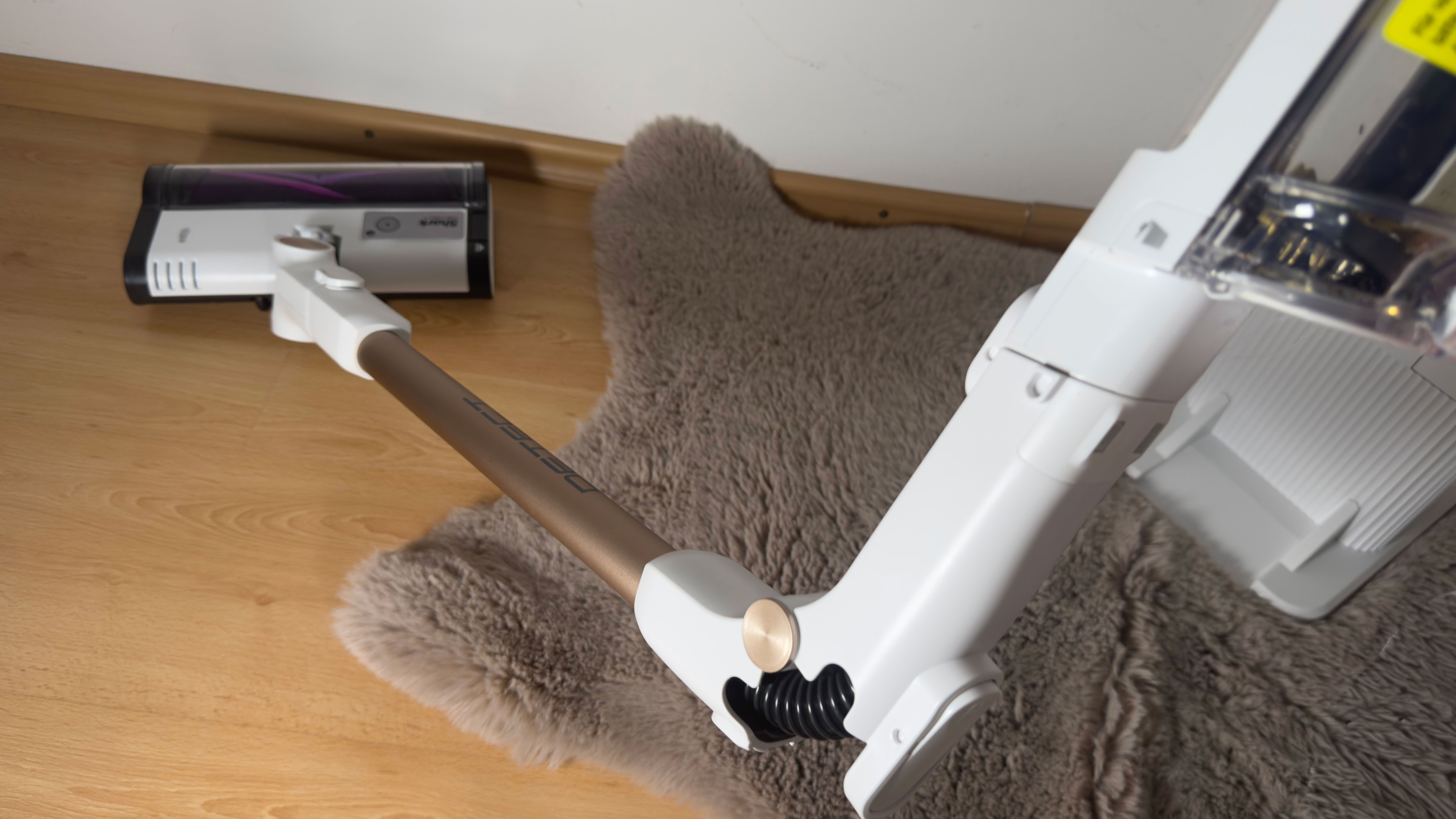 Shark IW3612EU Detect Pro – flexibilnej tyce