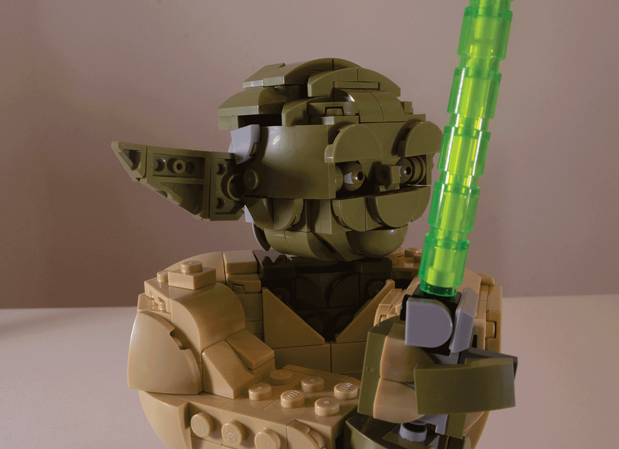 LEGO Yoda busta kýva hlavou.
