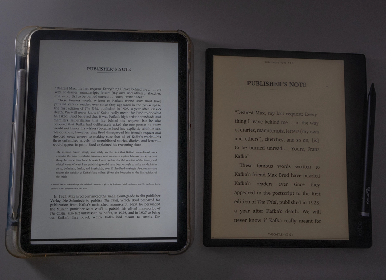 Kobo Elipsa 2E vs iPad porovnanie displeja