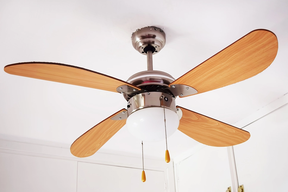Ako-vycistit-stropny-ventilator
