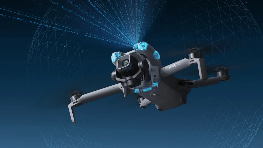 Moderny-dron-so-satelitnou-navigaciou-gps