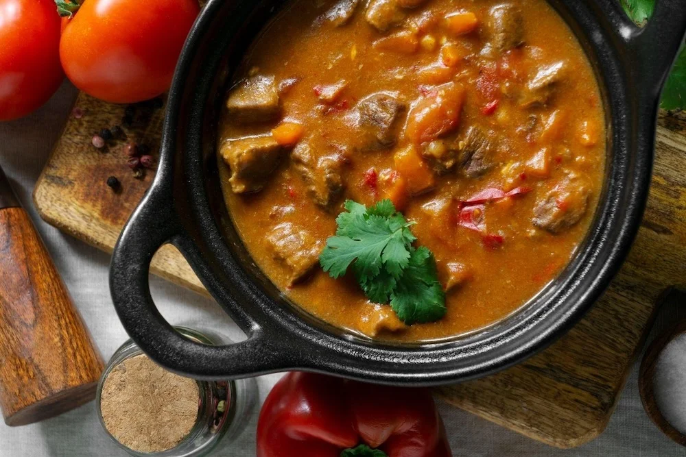 Madarsky-gulas-recept-s-hovadzim-masom-a-paprikou