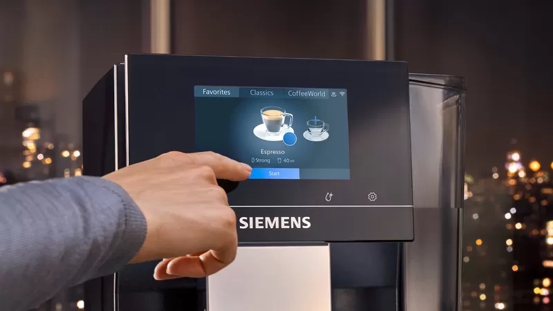 Automatické kávovary umožňujú prípravu kávy jedným dotykom.