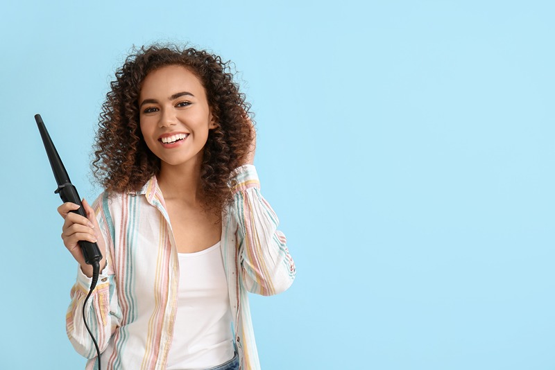 Knick kulma na vlasy a perfektn čes ňou vytvoren.