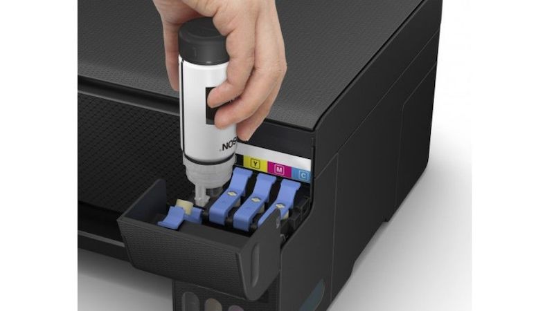 Multifunkčn atramentov tlačiareň, do ktorej sa doplňuje farba.