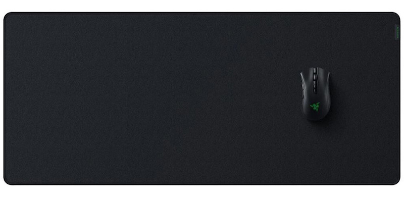 XXL podložka pod my a klvesnicu značky Razer.
