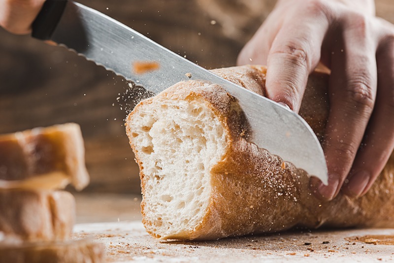Nž na chlieb dokže vďaka svojim zbkom nakrjať chrumkav krku chleba a rzneho pečiva.