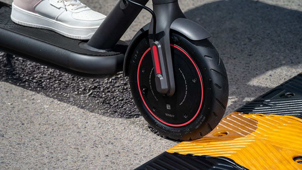 Brzdov systm na prednom kolese kolobežky Xiaomi.