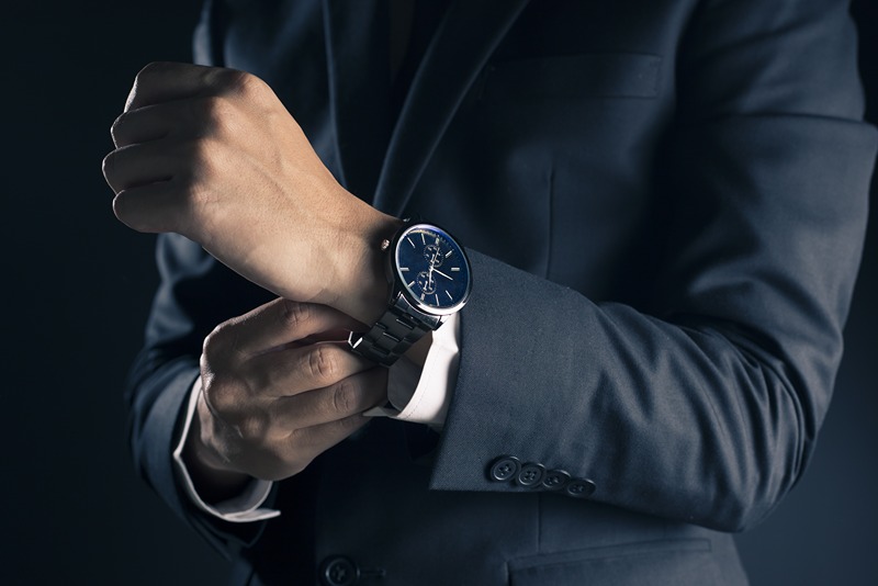 Elegantn pnske hodinky s jedinečnm doplnkom každho gentlemana. 