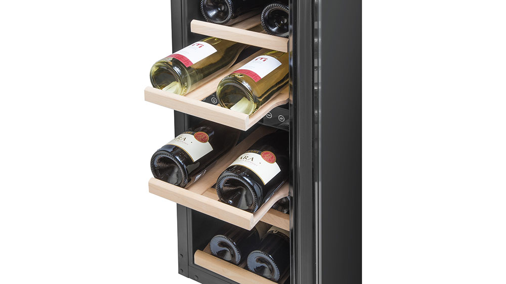 Pohľad na domce vinotky v kuchyni. 