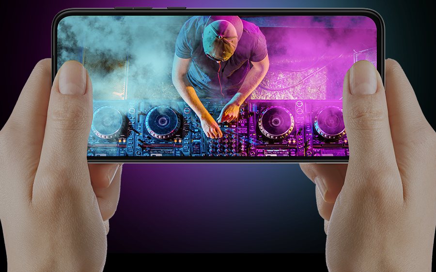 Motorola Edge 30 displej.