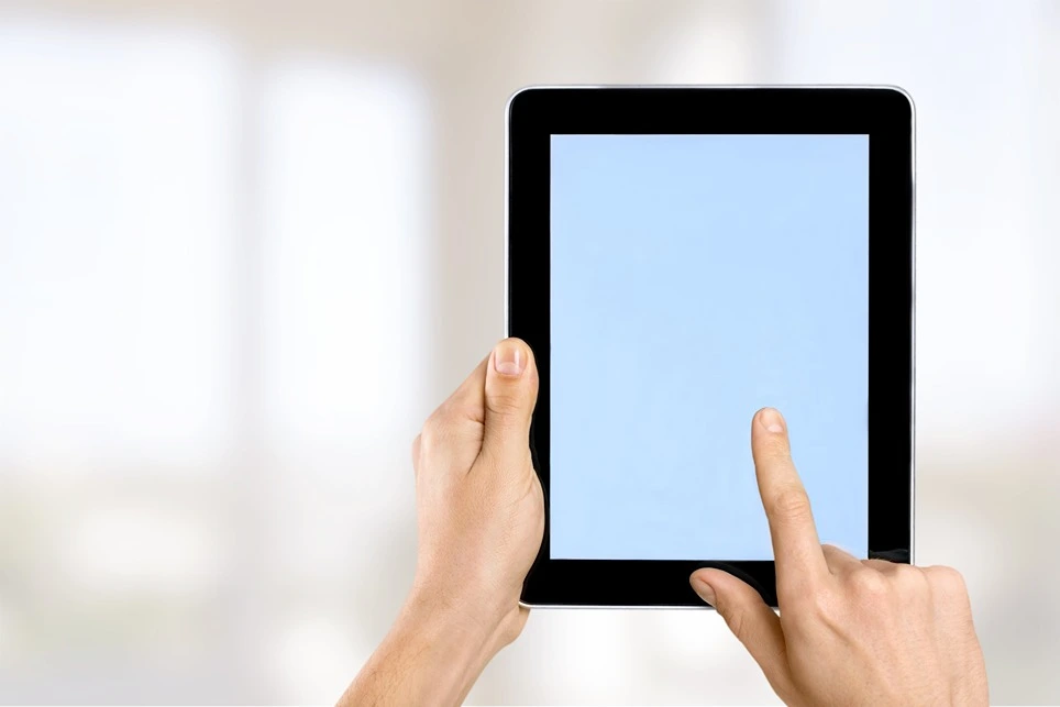 Elektronická čítačka kníh s dotykovým displejom.