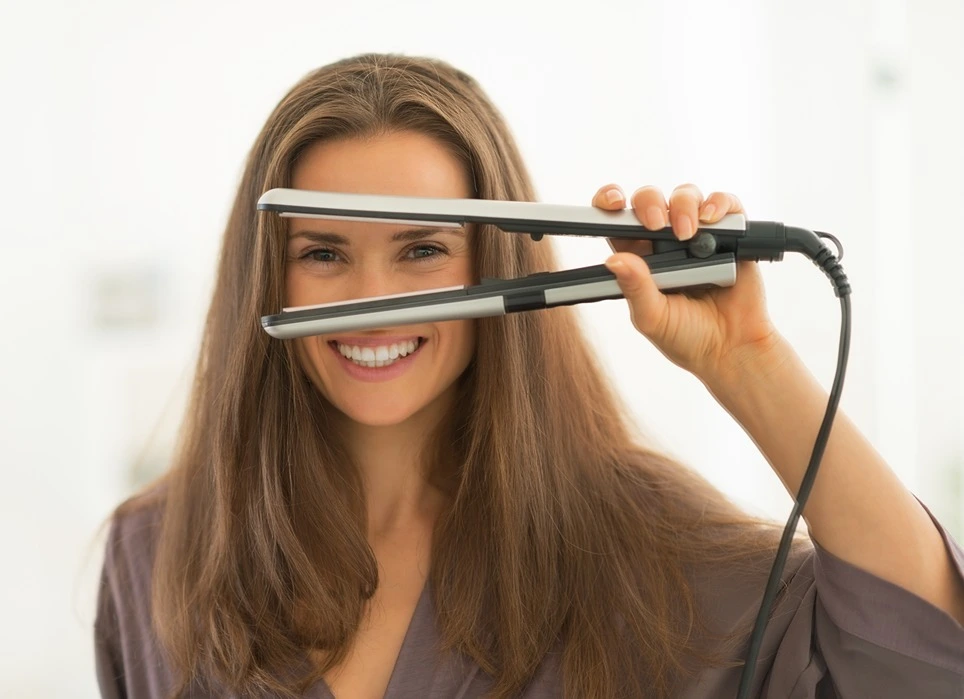 Správnym výberom žehličky na vlasy zabránite poškodeniu vlasov.