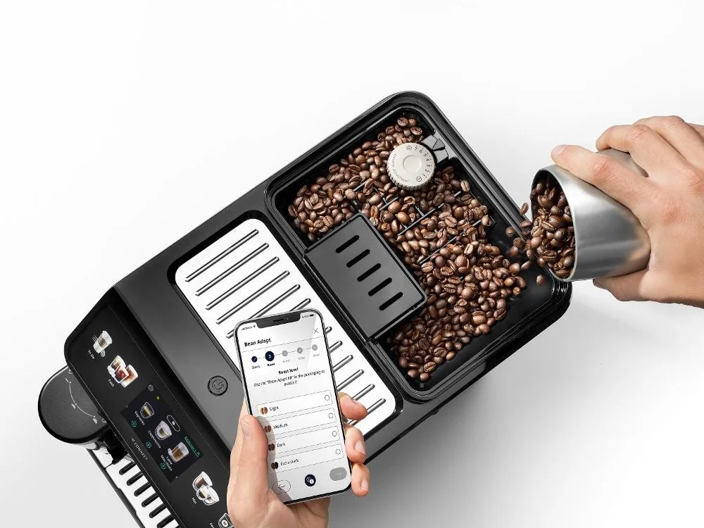Plnoautomatický kávovar De´Longhi je možné ovládať aj prostredníctvom mobilnej aplikácie.