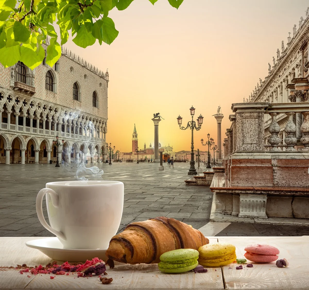 Káva na námestí v Benátkach.