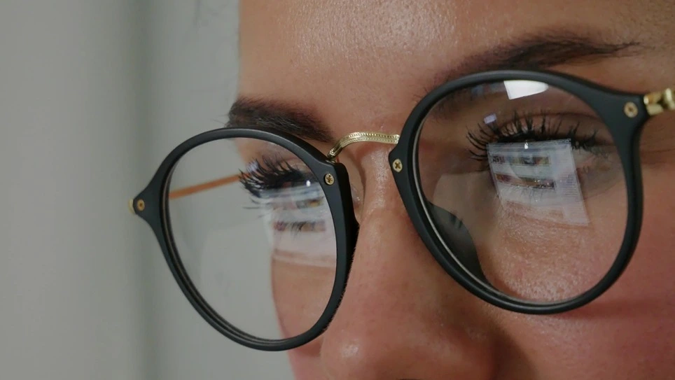 Ženské dioptrické okuliare proti modrému svetlu s UV filtrom.