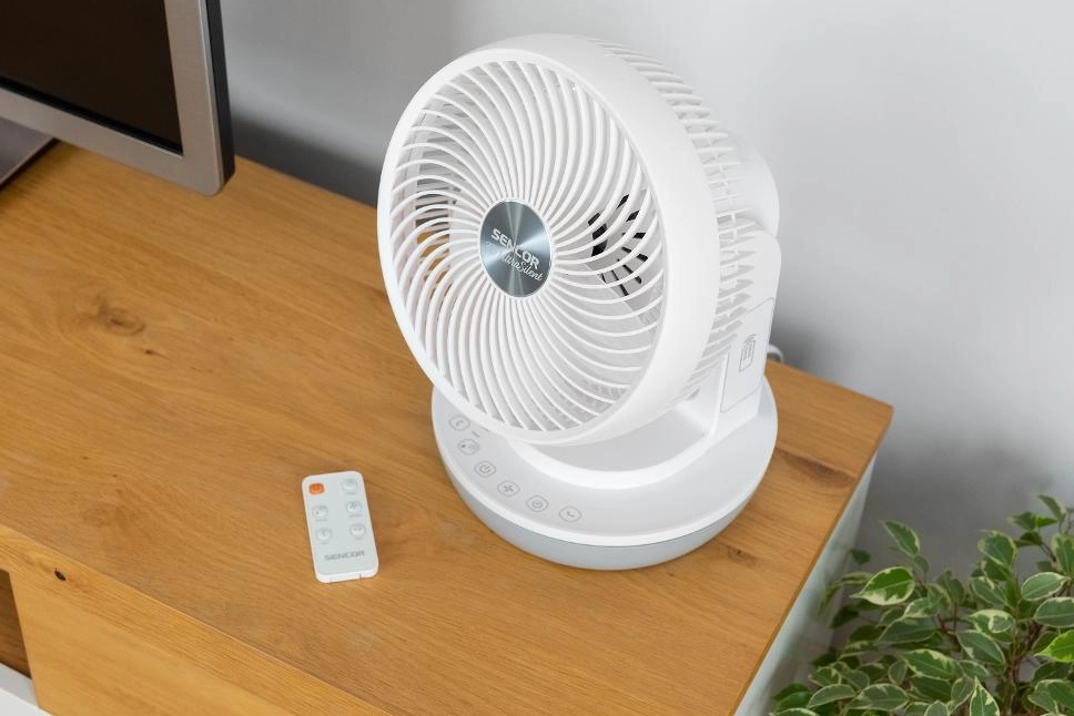 stoln ventiltor s ovldanm na diaľku.
