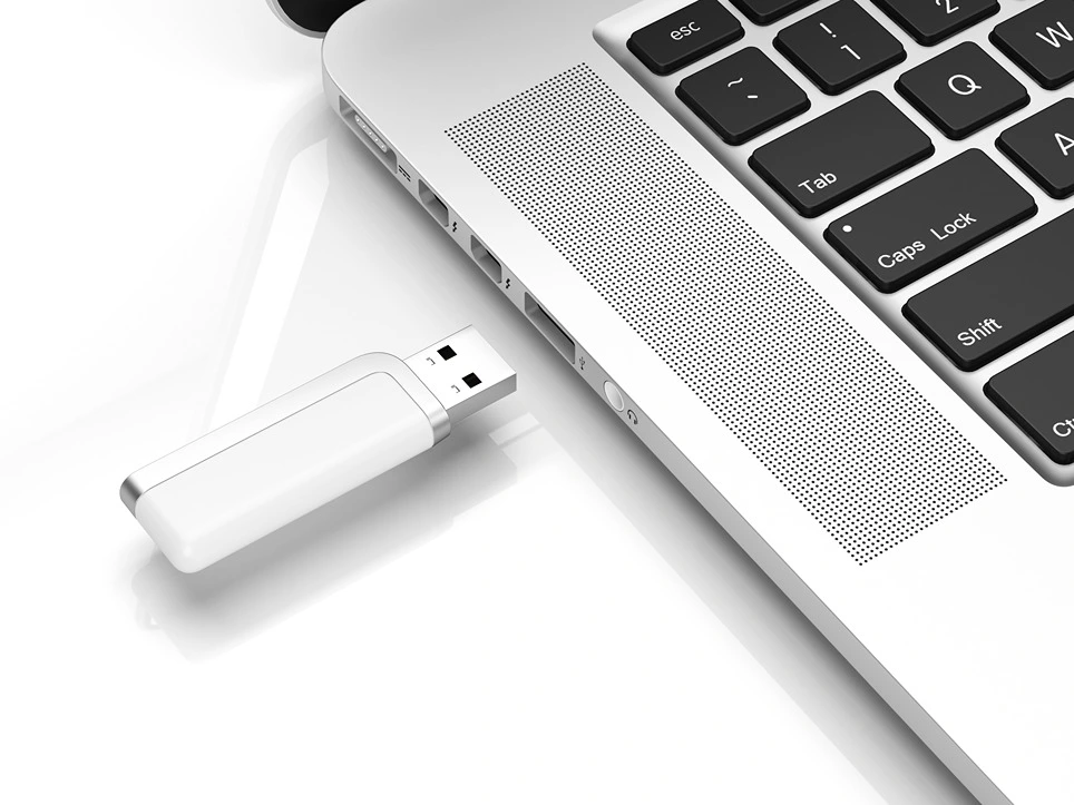 USB kľúč jednoducho pripojíte k vášmu zariadeniu.