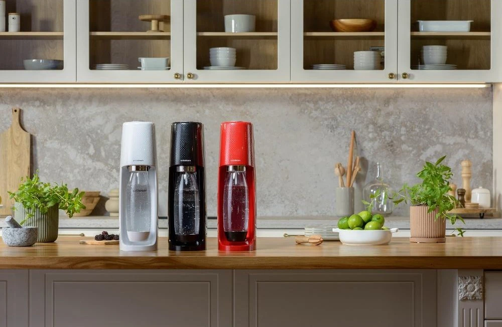 Modely SodaStream Spirit sú dostupné v bielej, červenej a antracitovej farbe.