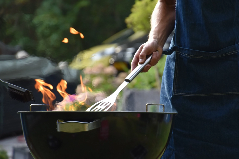 Prenosn grily maj praktick doplnky.