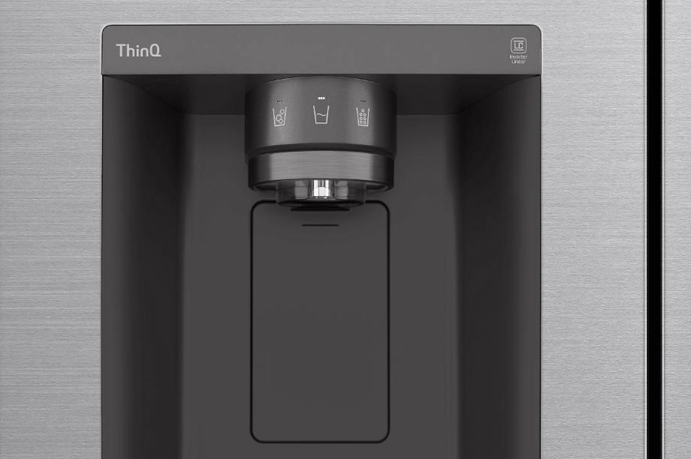 Americk chladnička LG s vrobnkom ľadu.