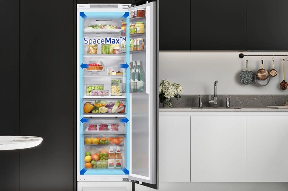 Vstavan chladnička s mrazničkou s funkciou Space Max.