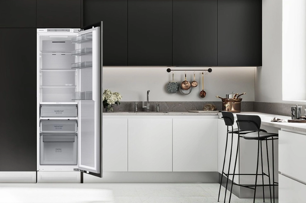 Vstavan monoklimatick chladnička Samsung.