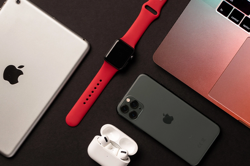 Apple MacBook Pro mžete jednoducho prepojiť s ďalmi zariadeniami Apple.