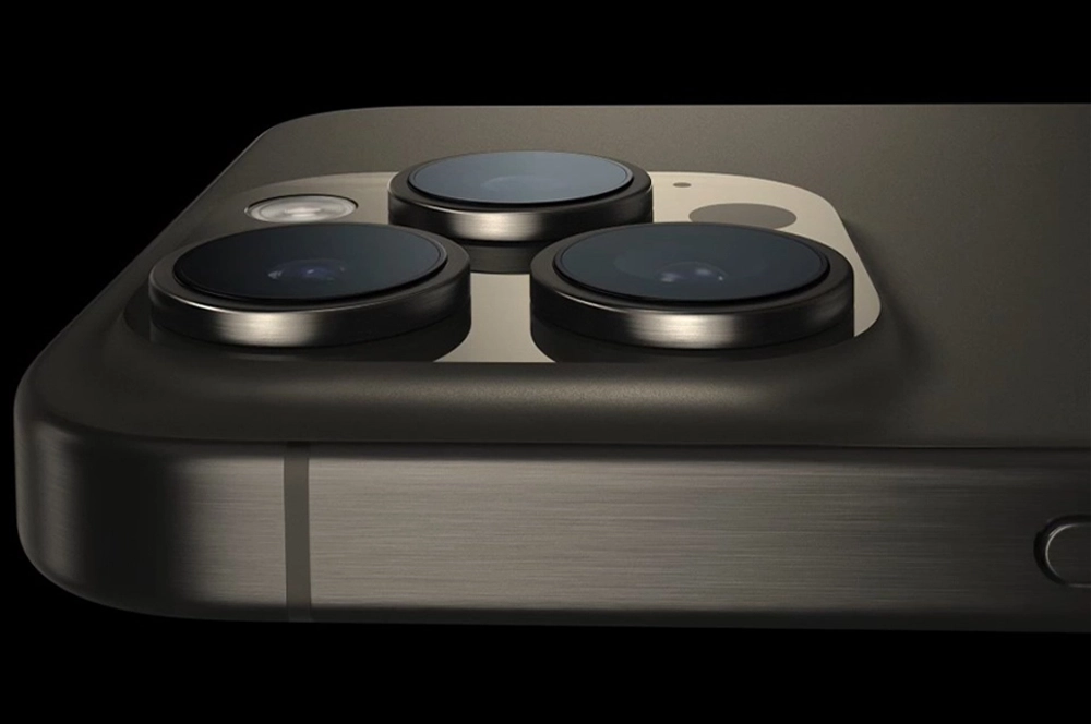 Apple iPhone 15 Pro Max m titnov kontrukciu.