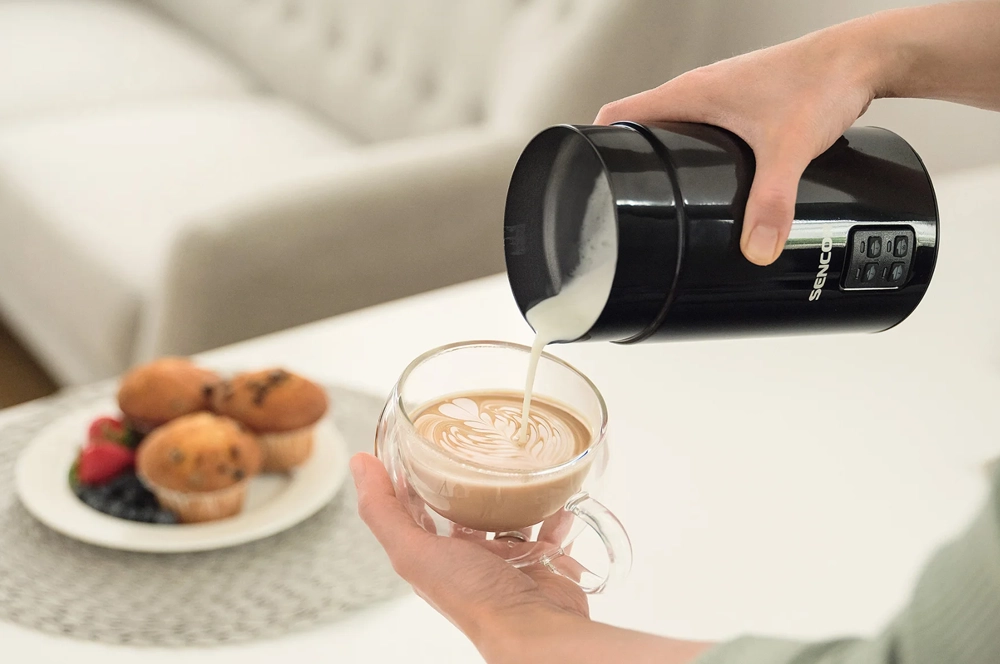 Elektrick napeňovač mlieka Sencor.