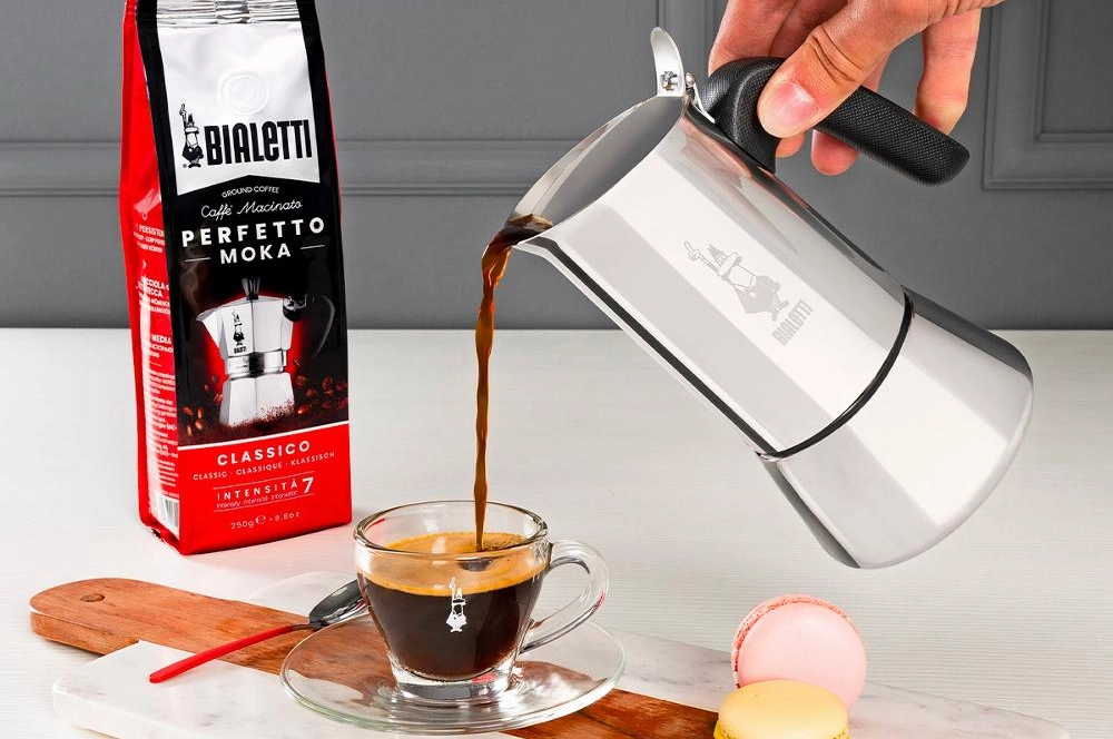 Moka kvovar Bialetti z nerezovej ocele.