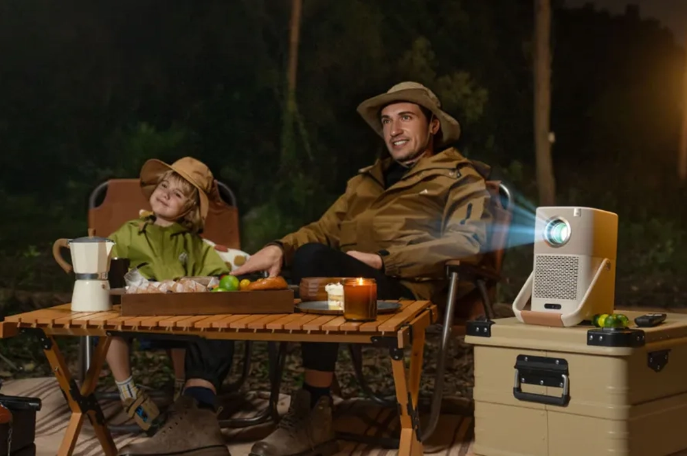 LED projektor Yaber vstavan batria.