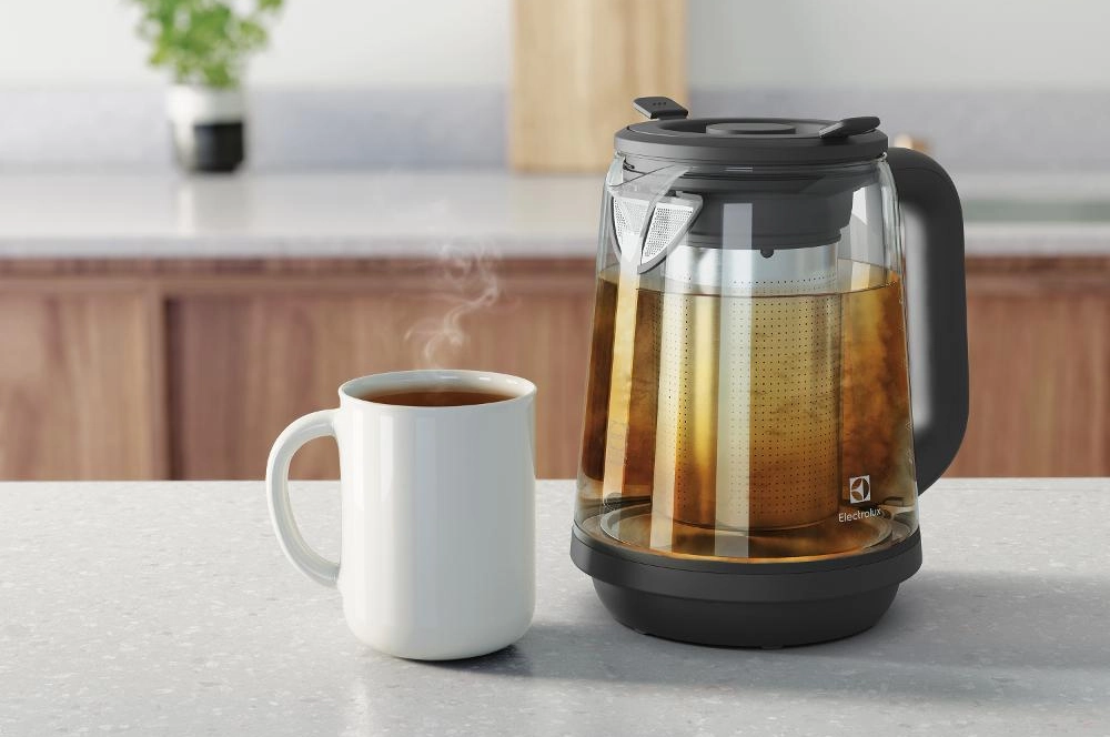 Čajnk so sitkom Electrolux.