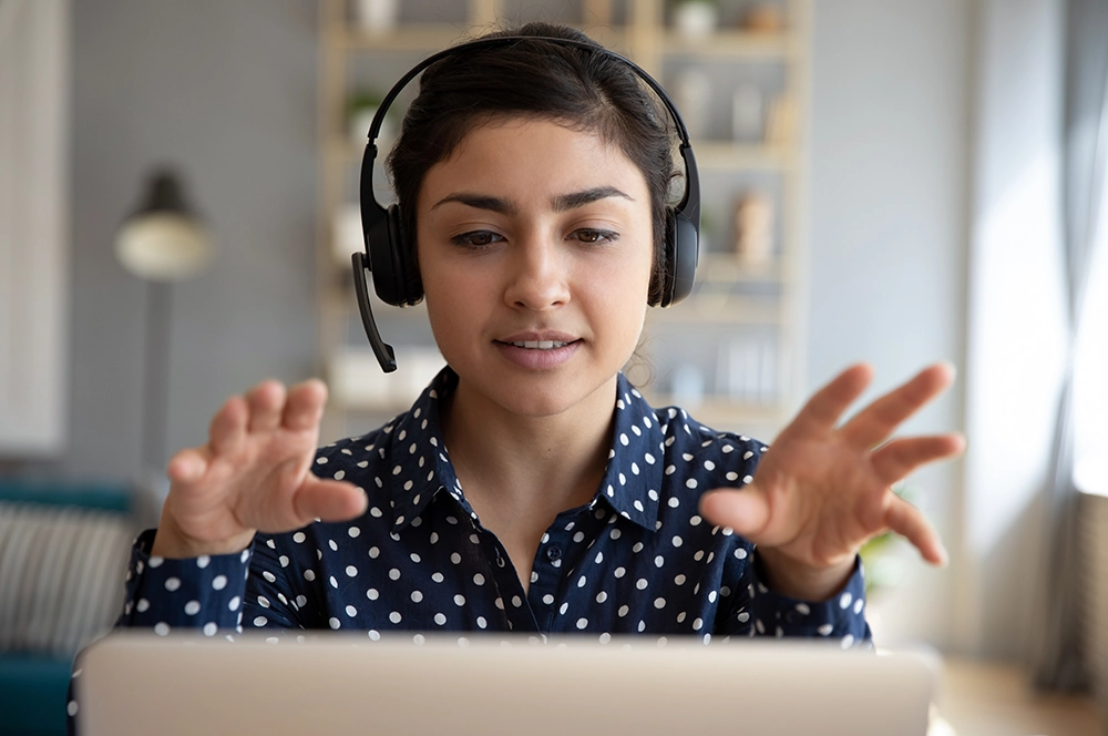 Slchadl na počtač s mikrofnom.