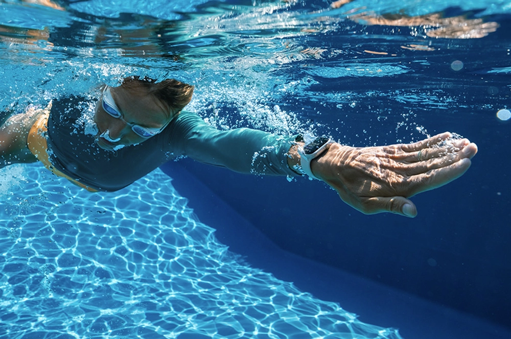 Smart hodinky Apple Watch SE na plvanie.