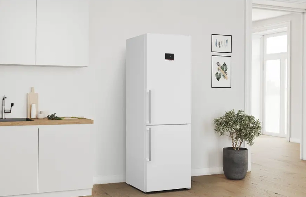 Biela chladnička kombinovan.