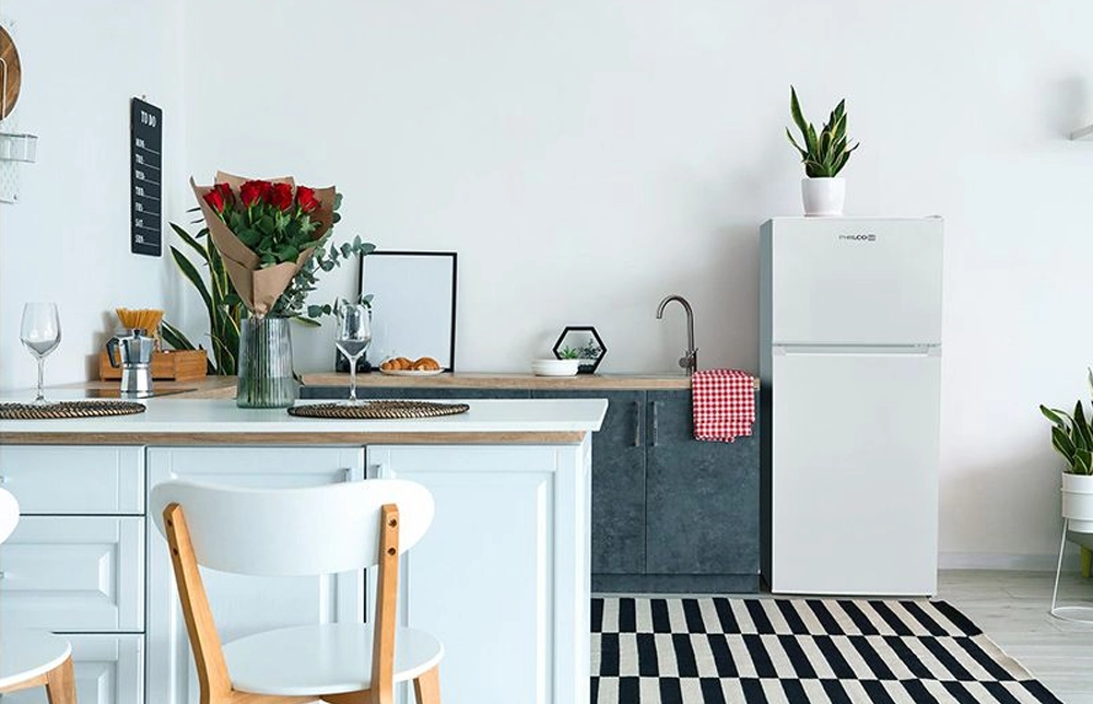 Biela chladnička Philco.