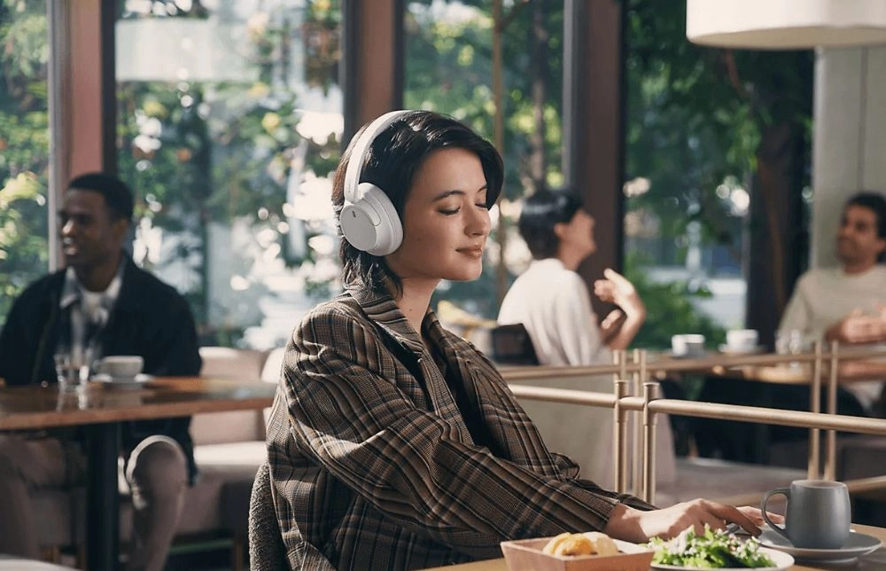 Bezdrtov slchadl cez hlavu.