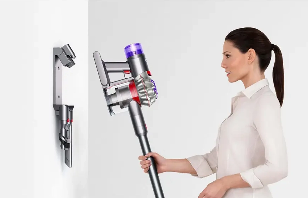 Dyson vysvač m v balen napjac držiak na stenu.