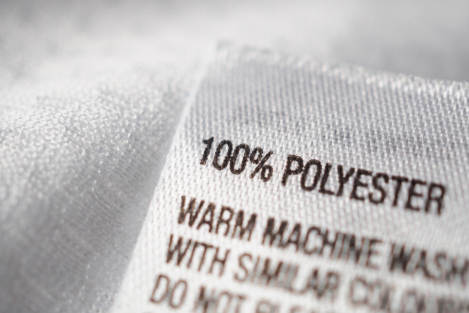 Polyesterový štítok obsahujúci informácie o tom ako používať sušičku prádla.