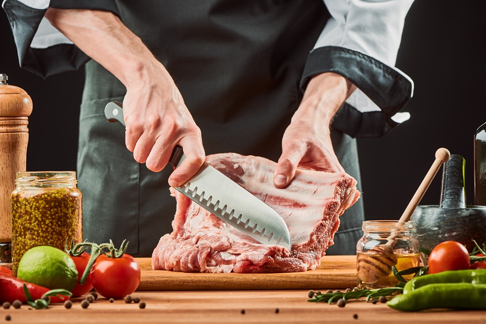 Japonský nôž Santoku hravo krája aj mäso.